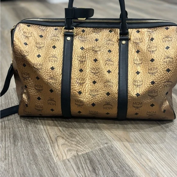 Luxury Metallic Gold and Black Weekender Bag - Picture 3 of 12